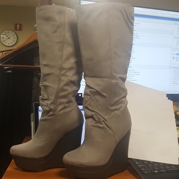 boots - Picture 1 of 4